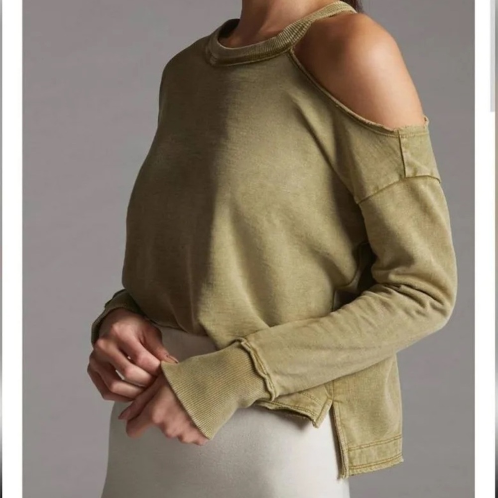 Anthropologie Pilcro Women's Green Crewneck Ripped Shoulder Sweatshirt - Small